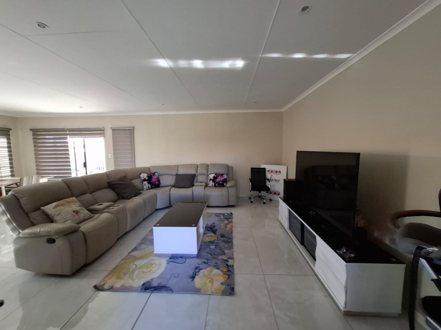 4 Bedroom Property for Sale in Waterkloof East North West